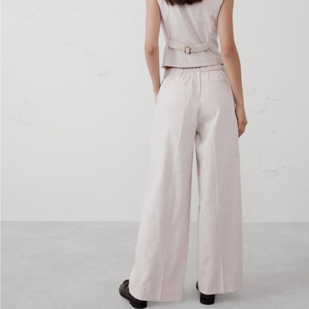 Banana Republic Wide-Leg Pants in Soft Taupe